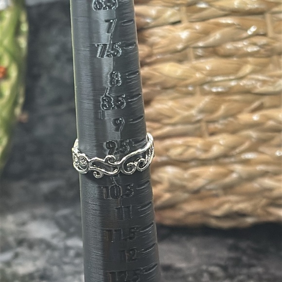 New Silver Tone Ring with Rose 🌹Giving Beauty Vibes Women’s Size 10 Ring - Picture 7 of 11